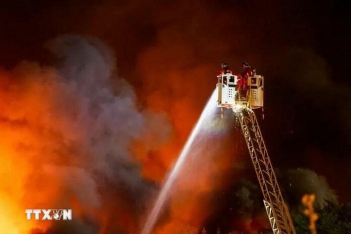 Hỏa Hoạn Liên Tiếp Tại Thái Lan: Xe Điện và Dầu Cọ Bốc Cháy!