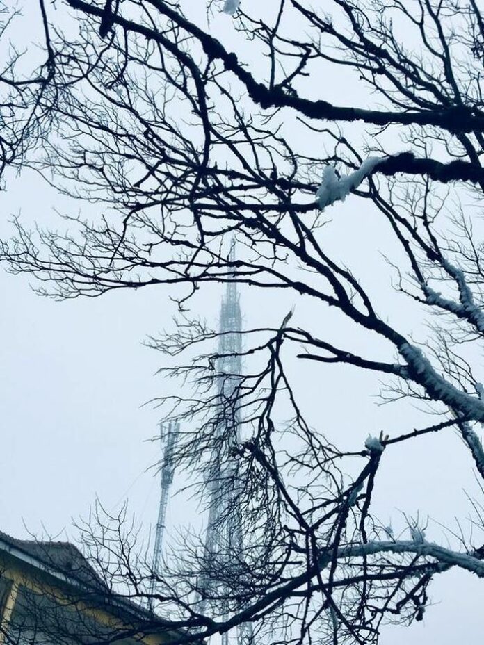 Phja Oắc Mùa Đông: Băng Giá Phủ Trắng Nóc Nhà Cao Bằng