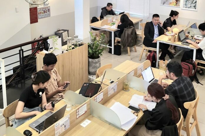 Quán Cà Phê Làm Việc: 