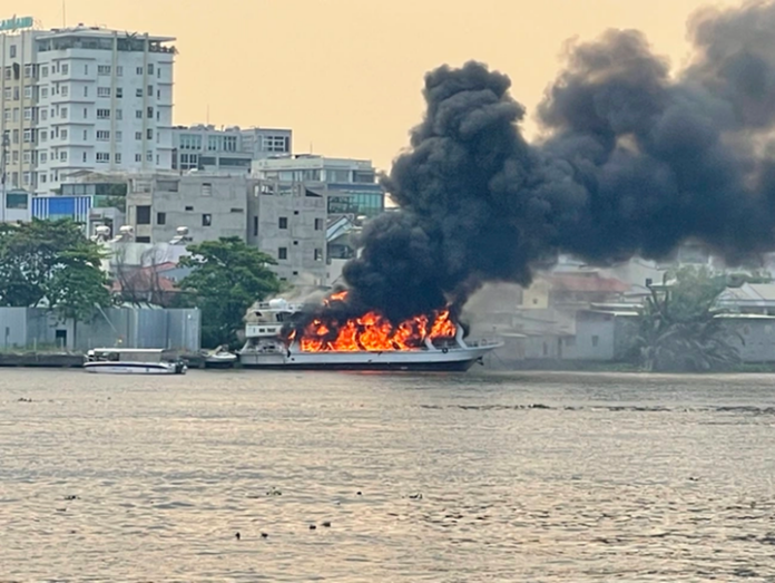 Vụ Cháy Du Thuyền King Yacht Trên Sông Sài Gòn: Toàn Cảnh & Phân Tích