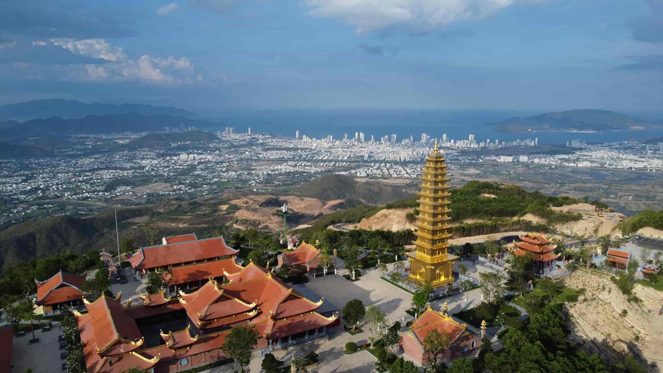 Cận cảnh ngôi chùa có bảo tháp dát vàng - Nơi doanh nhân Minh Hoàng và Á hậu Phương Nhi làm lễ Hằng thuận - Ảnh 7.