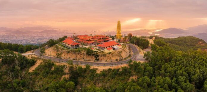 Khám Phá Chùa Trúc Lâm Phụng Thùy Sơn: Nơi Hạnh Phúc Thăng Hoa