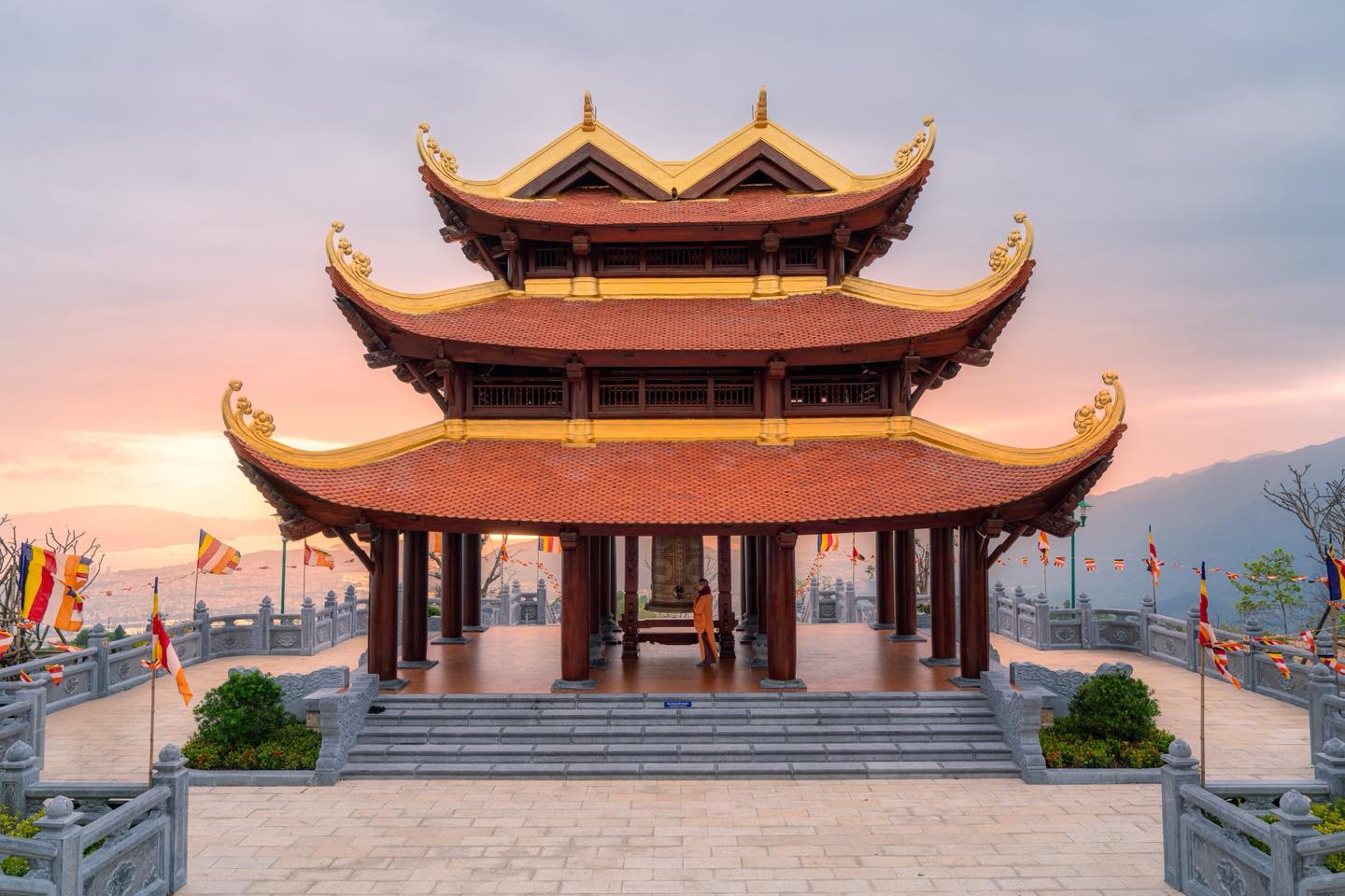 Cận cảnh ngôi chùa có bảo tháp dát vàng - Nơi doanh nhân Minh Hoàng và Á hậu Phương Nhi làm lễ Hằng thuận - Ảnh 6.