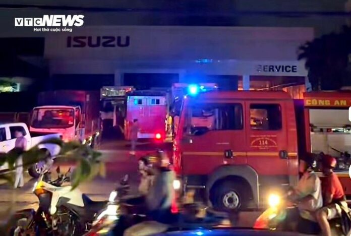 Showroom Ôtô ISUZU Bốc Cháy Dữ Dội Tại TP.HCM