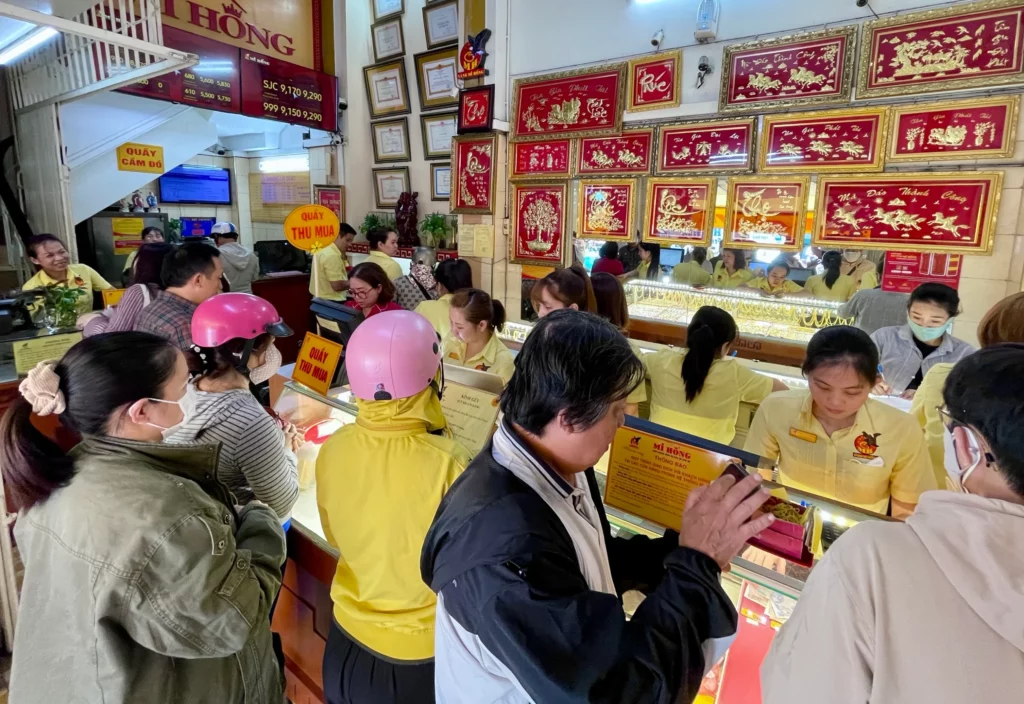 Giá Vàng Hôm Nay Ngày 2026: Cơ Hội Đầu Tư Hay Rủi Ro Tiềm Ẩn?