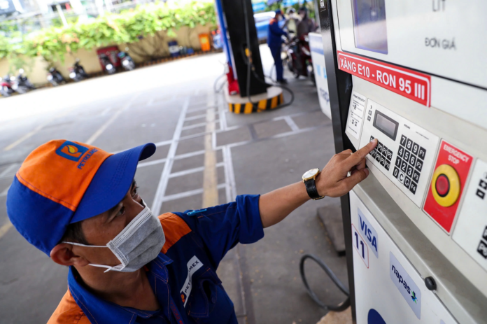 Giá xăng dầu hôm nay 9/1/2026: Thế giới tăng, trong nước thế nào?