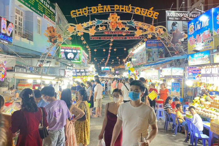 Chợ Đêm Phú Quốc Vẫn Sáng Đèn: Hé Lộ Bí Mật Phía Sau