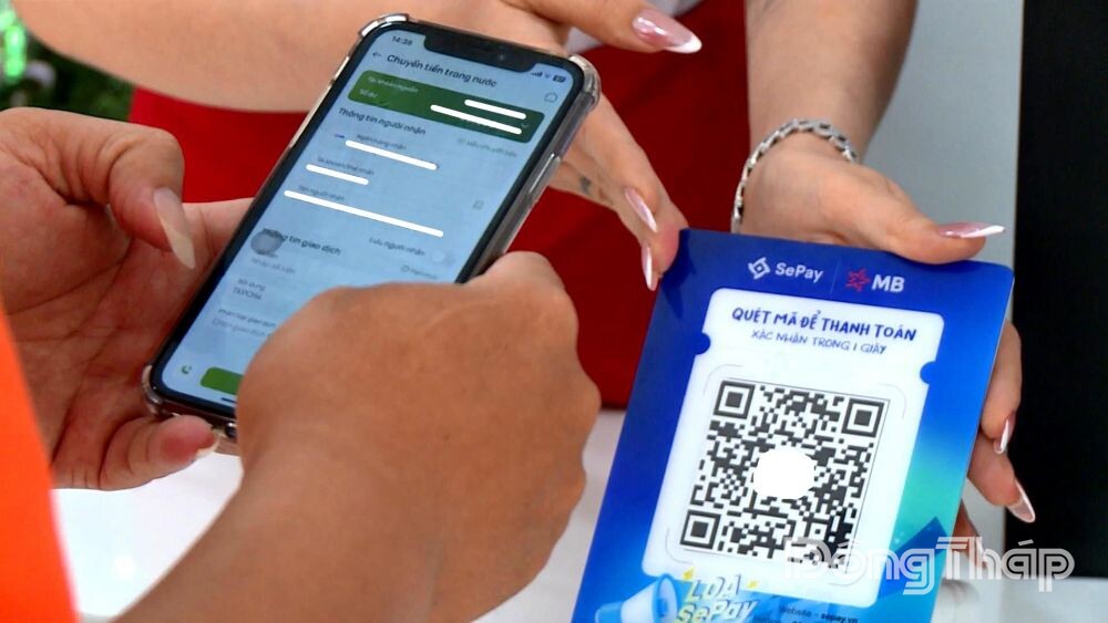 Thanh Toán Không Tiền Mặt "Phủ Sóng" Tuyến Đường Ấp Bắc: Chuyện Thật Như Đùa!