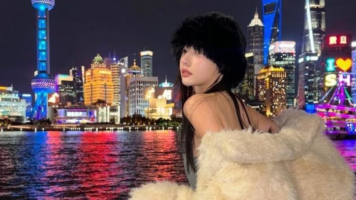 Giới trẻ thích thú khám phá Thượng Hải.