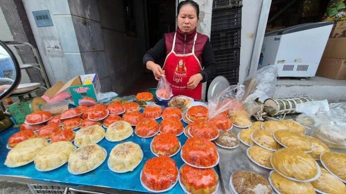 Ngày Ông Công Ông Táo: Thị Trường Hà Nội Nhộn Nhịp Sắm Tết