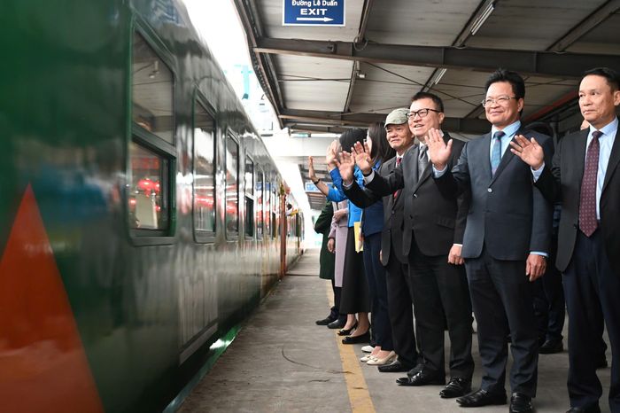 “Chuyến tàu hạnh phúc” khởi hành tại ga Hà Nội