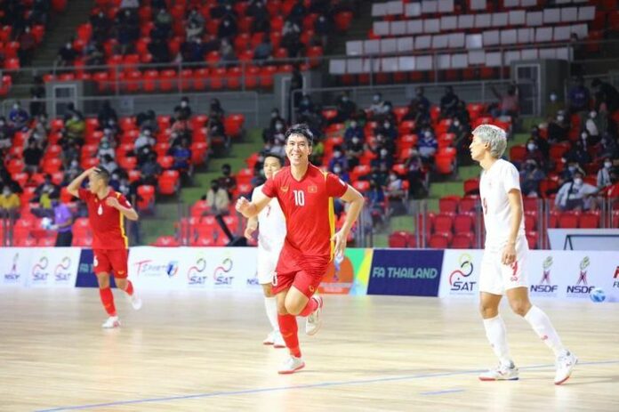 Tuyển Futsal Việt Nam Đi Mua Sắm Trước Tứ Kết: Chiêu Tâm Lý Hay 