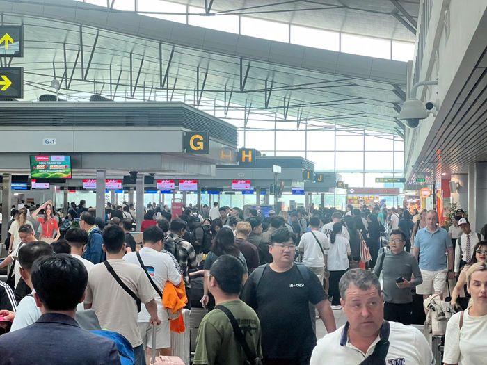 Sân bay Tân Sơn Nhất phục vụ hơn 151.000 hành khách mùng 3 Tết.