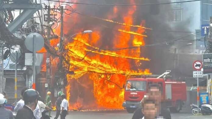 Bí ẩn vụ cháy cửa hàng đồ gỗ: Lời cảnh báo cho nguy cơ hỏa hoạn