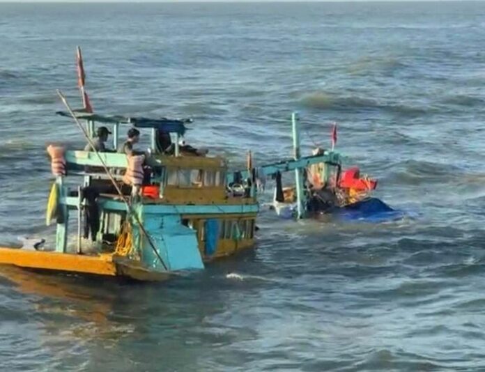 Vụ Chìm Tàu Cá La Gi: May Mắn Thoát Nạn & Bài Học Nhớ Đời