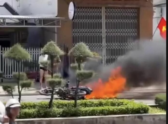 Chống đối quyết liệt: Bài học đắt giá từ vụ đốt xe máy ở Cam Linh