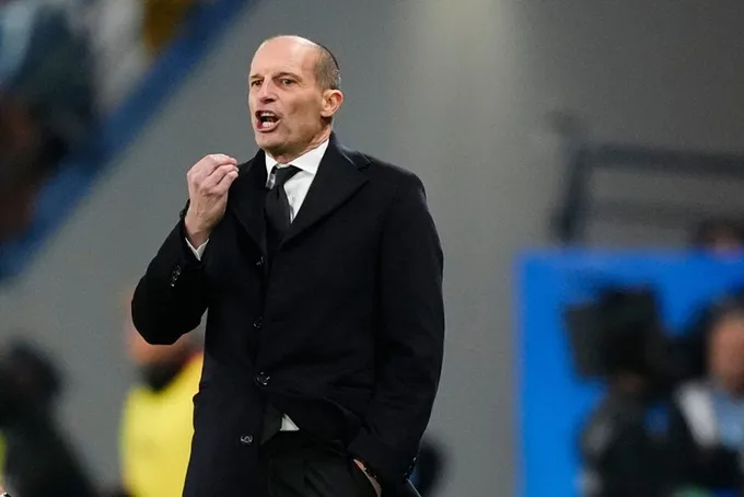 HLV Massimiliano Allegri hài lòng khi AC Milan thu hẹp khoảng cách với Inter Milan xuống còn 5 điểm.