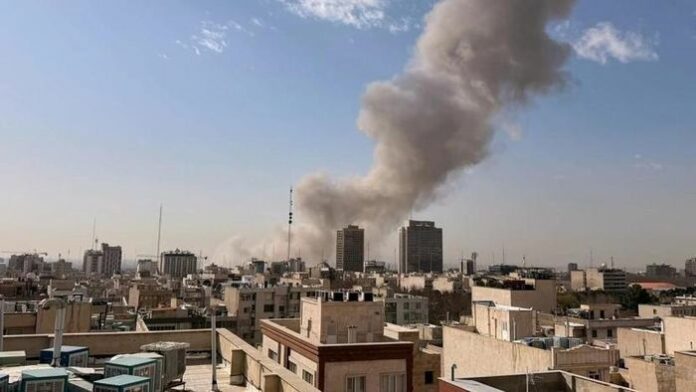 Căng Thẳng Leo Thang: Vụ Tấn Công Trường Nữ Sinh Iran Gây Rúng Động