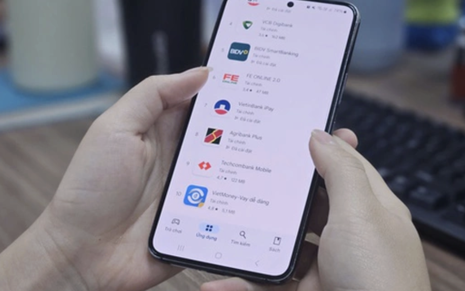 Ngân hàng siết chặt bảo mật: Điện thoại "bẻ khóa" có nguy cơ bị chặn giao dịch từ 1/3