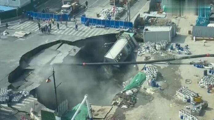 Thượng Hải: Hố Tử Thần Xuất Hiện Tại Công Trường Metro, Nguy Cơ Tiềm Ẩn?