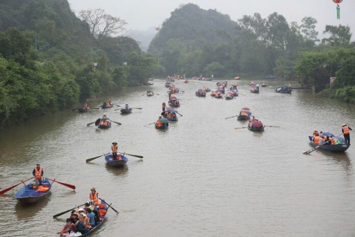 Lái đò Chùa Hương 