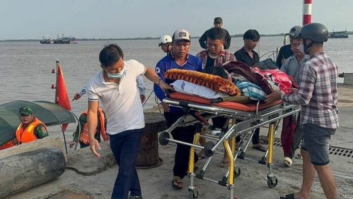 Ngư Dân Gặp Nạn Trên Biển: Bài Học Về Sự Sống Còn Và Lòng Nhân Ái