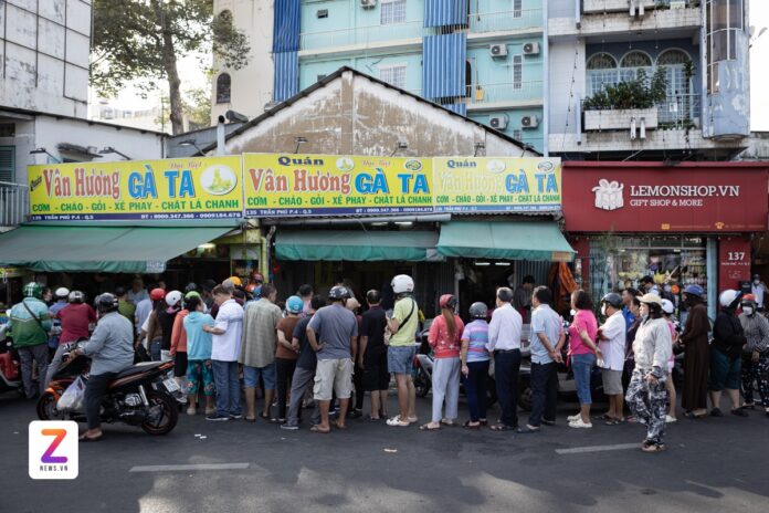 Nét đẹp truyền thống: Cúng tiễn ông bà ngày Mùng 3 Tết, câu chuyện về lòng hiếu thảo