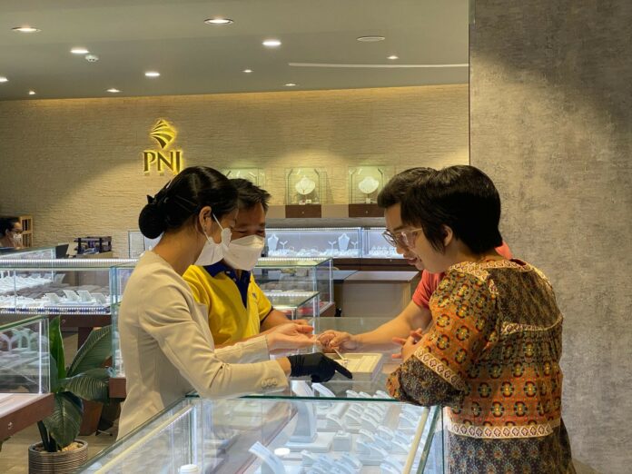 Giá Vàng Hôm Nay 1/2/2026: Phân Tích Chi Tiết & Lời Khuyên Đầu Tư