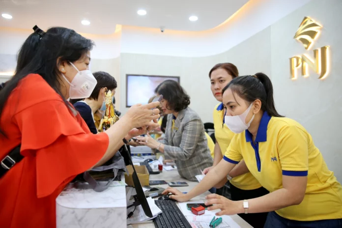 Giá vàng hôm nay mùng 4 Tết (20/2/2026): SJC neo cao, vàng nhẫn điều chỉnh