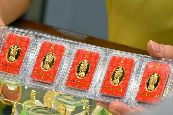 Giá vàng 28/2/2026: Biến động nhẹ, vàng nhẫn lùi sâu, thế giới hồi phục