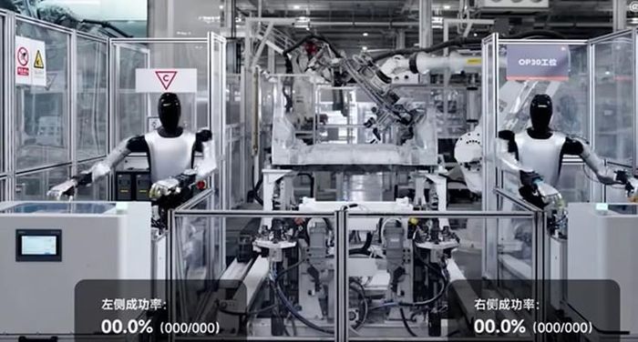 Nhà máy sản xuất xe điện với robot