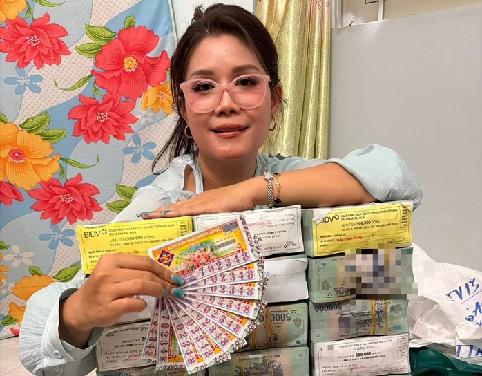 Giải độc đắc và giải an ủi của vé số Vĩnh Long trúng tại tỉnh Tây Ninh. Ảnh: ĐLVS Lan Hùng Tú, ĐLVS Thanh Duy