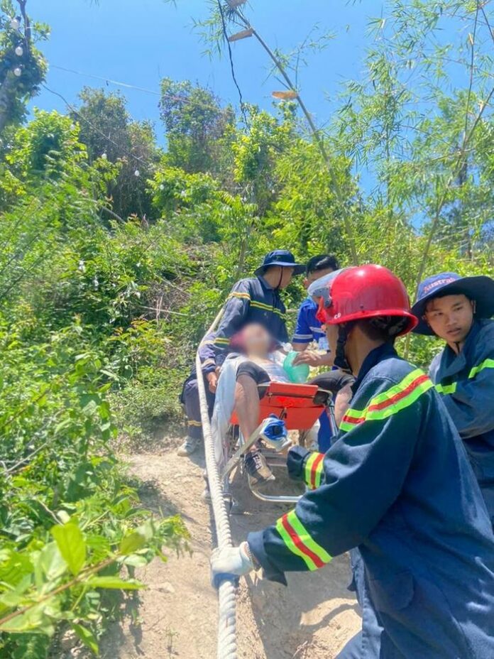 Du khách Australia kiệt sức trên núi Cô Tiên: Bài học đắt giá cho người mê khám phá