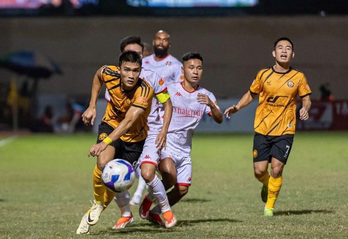 Khó khăn về lực lượng đang đẩy Thanh Hóa vào cuộc chiến trụ hạng khốc liệt. Trước cuộc chạm trán Hải Phòng, đội bóng xứ Thanh đứng thứ 11 và chỉ hơn vị trí cuối bảng 2 điểm (Ảnh: VPF)