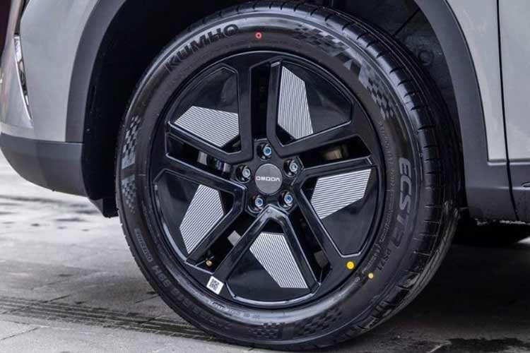 C5 SHS-H đạt mức tiêu thụ nhiên liệu khoảng 4,9 lít/100km theo tiêu chuẩn NEDC.