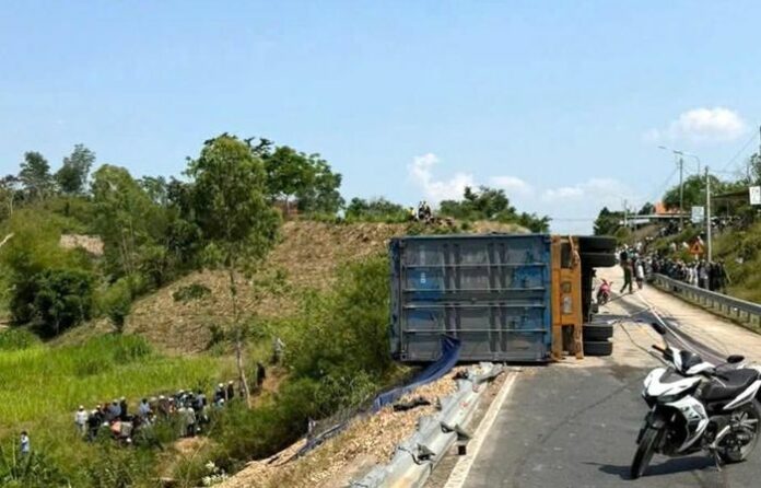 Vụ Tai Nạn Giao Thông Thảm Khốc: Container và Xe Máy, 3 Sinh Mạng Ra Đi