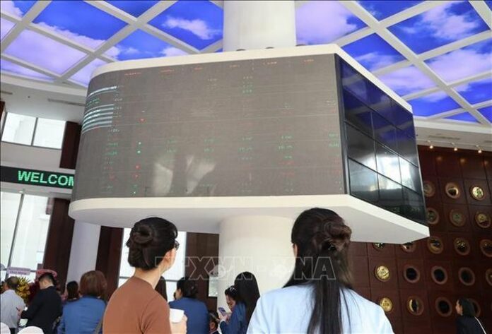 Thị Trường VN-Index Phục Hồi Mạnh Mẽ: Cơ Hội Hay Thách Thức Trước Vùng Kháng Cự 1.700?