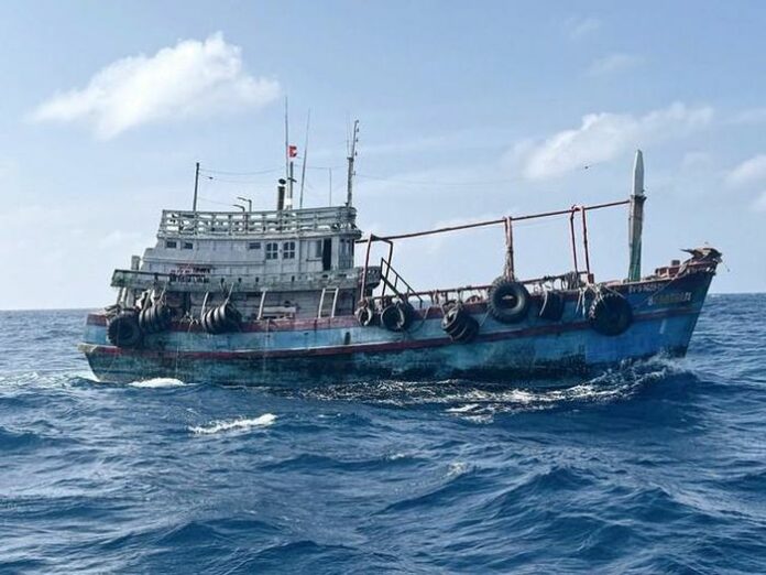 Nóng: Tàu cá chở hơn 50.000 lít dầu D.O không rõ nguồn gốc bị bắt giữ