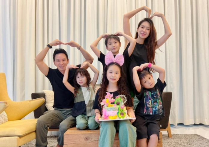 Những ông bố nghệ sĩ đông con: Tình cha ấm áp vượt qua hào quang showbiz