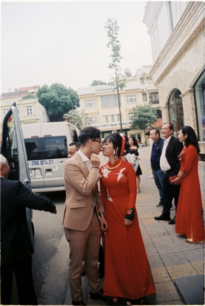 Hoàng Dũng và Khánh Linh: Lời Hẹn Ước Dưới Tán Cây Tình Yêu