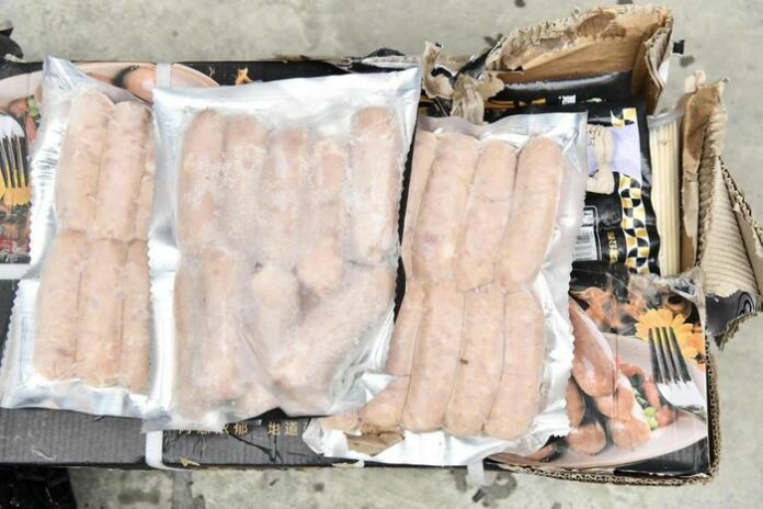 Tạm giữ hơn 5 tấn lạp xưởng đông lạnh 