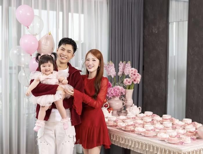 Gin Tuấn Kiệt và Puka dành thời gian chăm sóc con gái Anya.