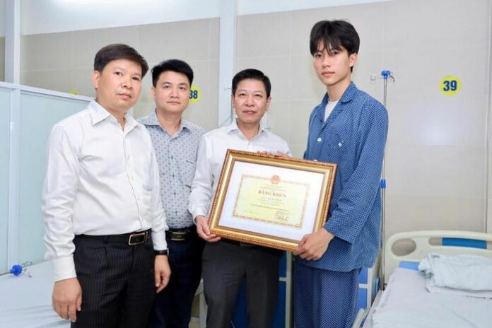 Dũng Cảm Giữa Lửa Đạn: Những Anh Hùng Thầm Lặng Ở Lĩnh Nam