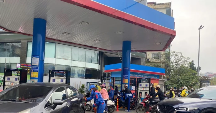 Biến động khó lường của giá dầu thế giới ngày 23/3/2026