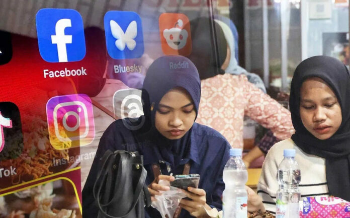 Indonesia cấm trẻ dưới 16 tuổi dùng mạng xã hội: Lời giải cho 