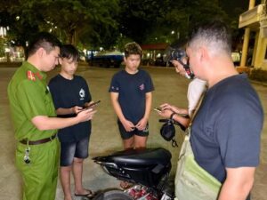 Huế: Ra quân "bình ổn" tình trạng thanh thiếu niên tụ tập, đua xe trái phép