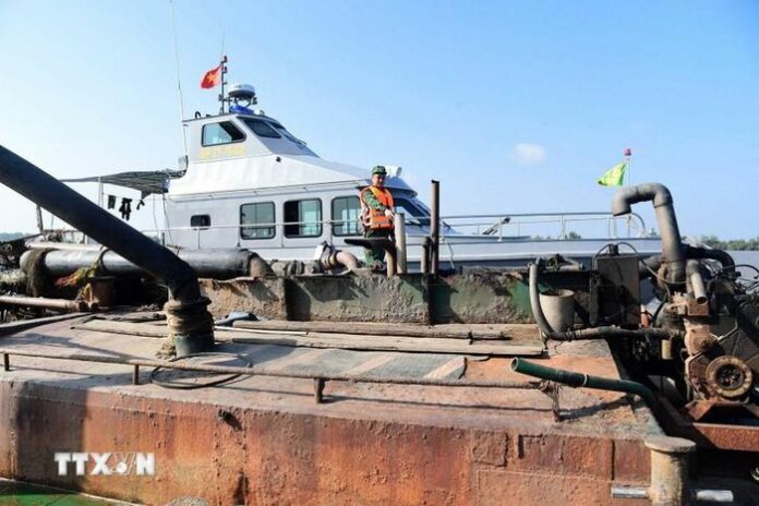 Đồng Tháp: Phát hiện tàu chở cát không giấy tờ, xử lý nghiêm hành vi vi phạm