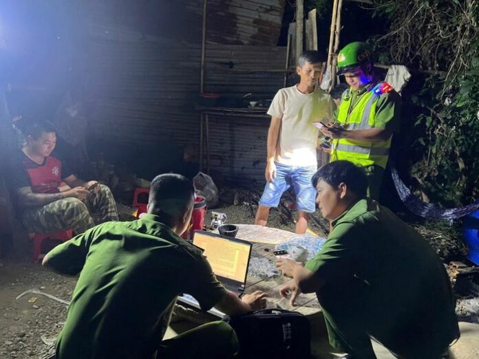 Công an Khánh Hòa ngăn chặn nạn khai thác cát trái phép