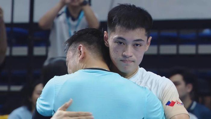  Lý Hoàng Nam và Trương Vinh Hiển trao nhau cái ôm hậu trận chung kết. Ảnh: PPA. 