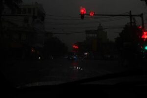 Trời Hưng Yên Sập Tối Giữa Trưa: Hiện Tượng Gây Sốt Mạng Xã Hội